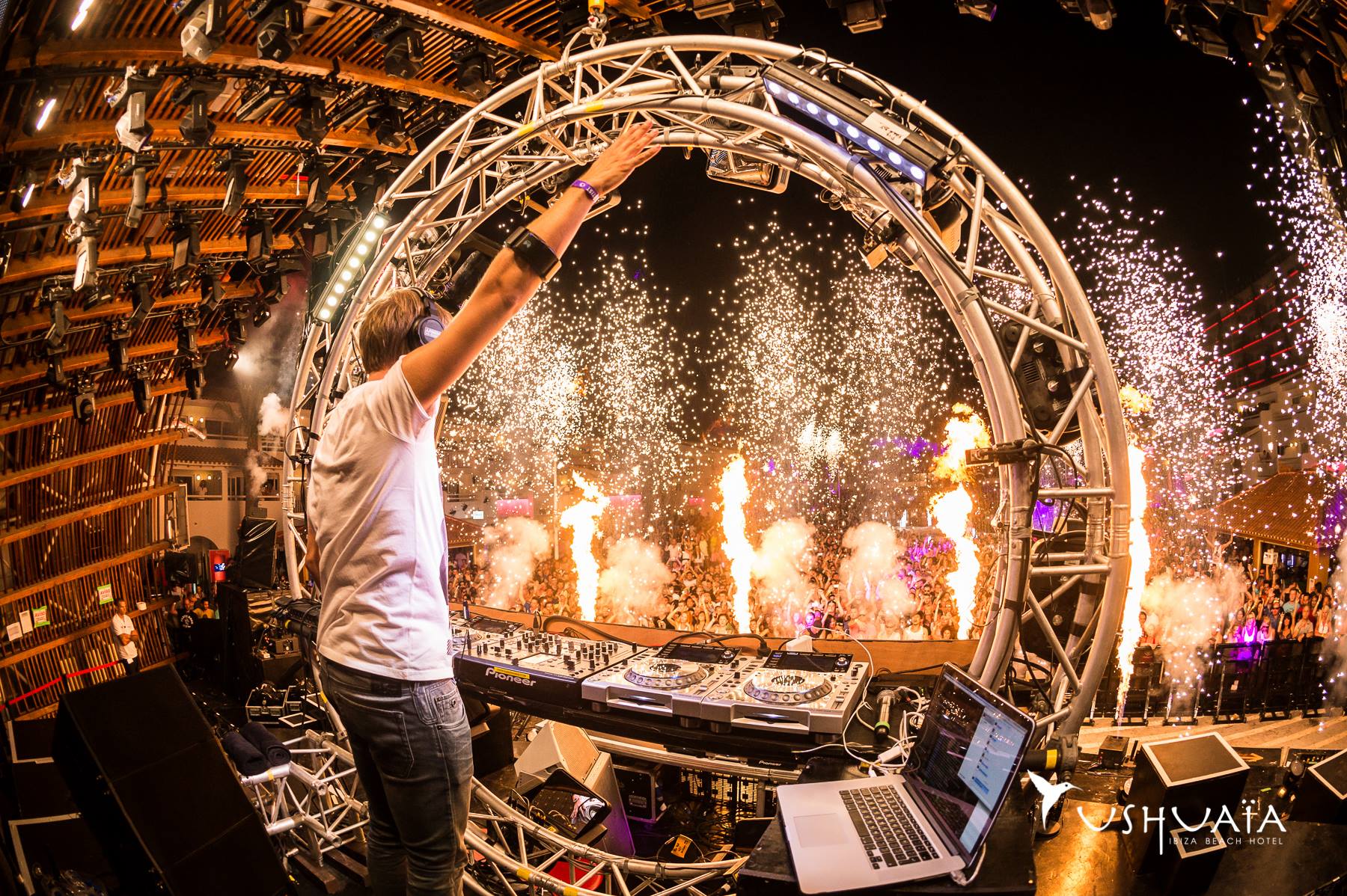 Armin van Buuren desvela el line-up completo de ASOT Ushuaïa Ibiza 2015